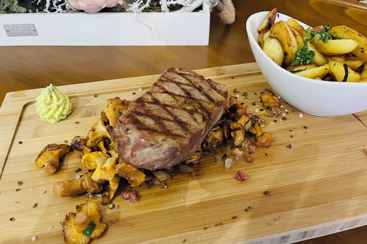 Dining 80 of 102
