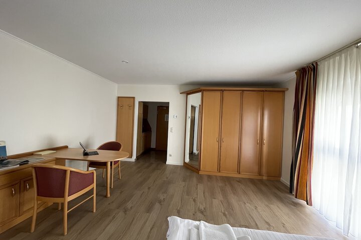 Room 6 of 50