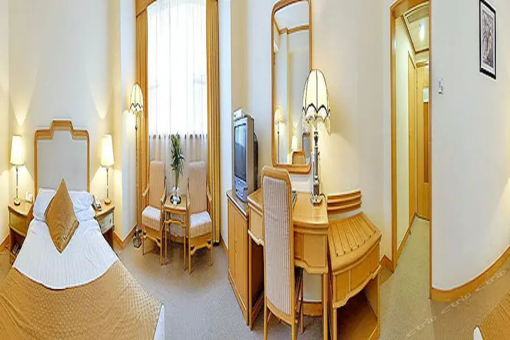 Room 3 of 13