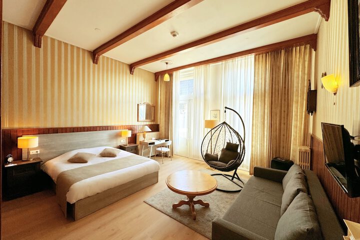Room 18 of 37