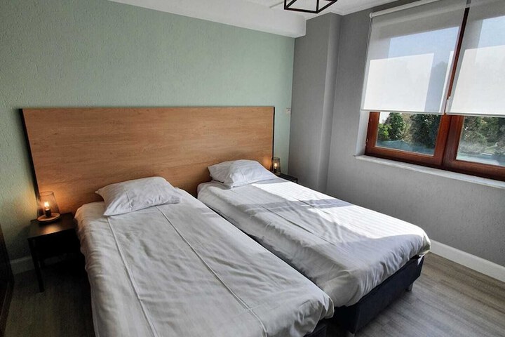Room 8 of 37