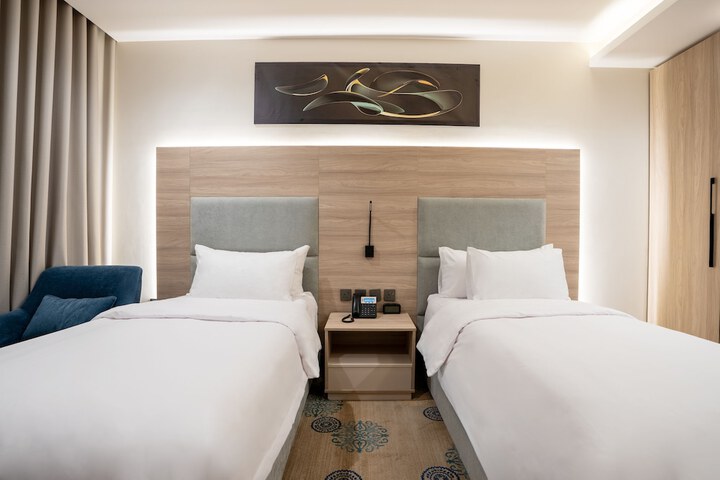 Room 8 of 24
