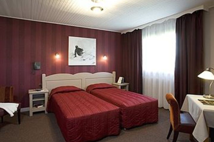 Room 4 of 12
