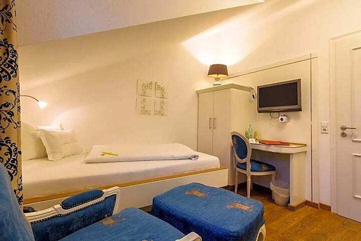 Room 5 of 91