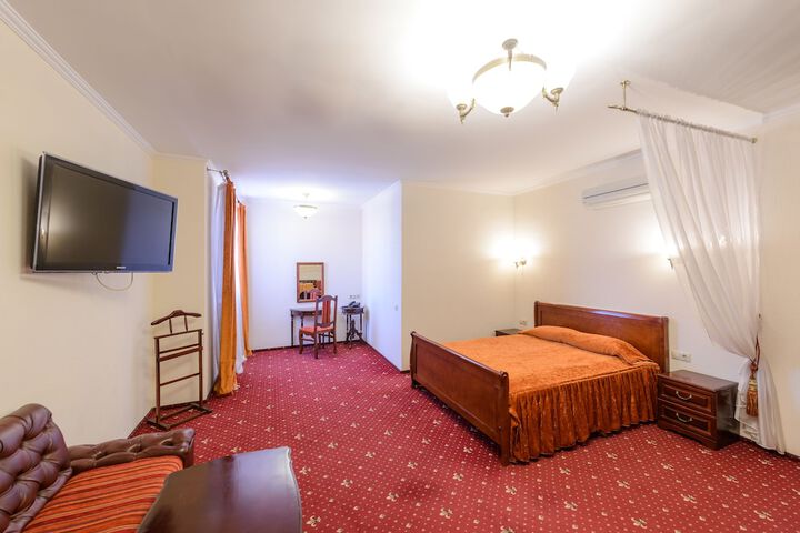 Room 4 of 15