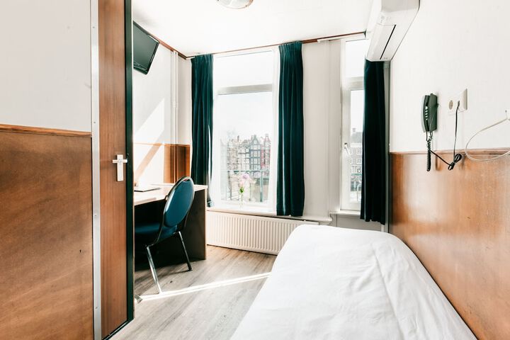 Room 22 of 94