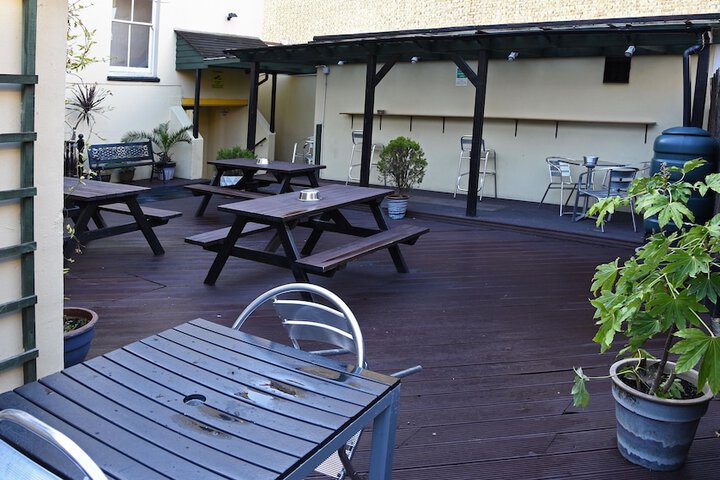 Hotel Exterior 20 of 25