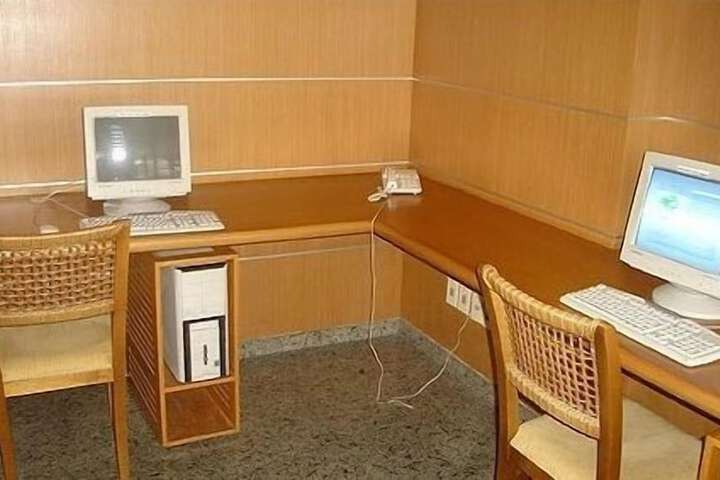 Business Center 58 of 63