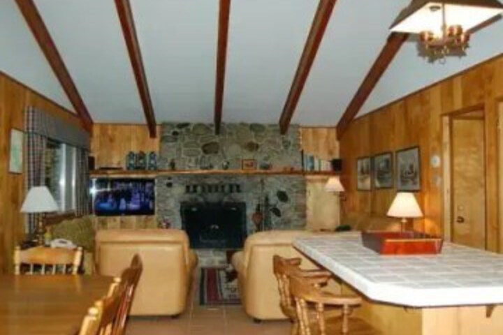 Ackleys Place in Wawona, CA