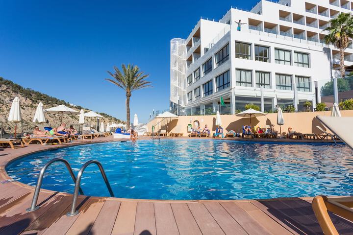 Pools & Facilities