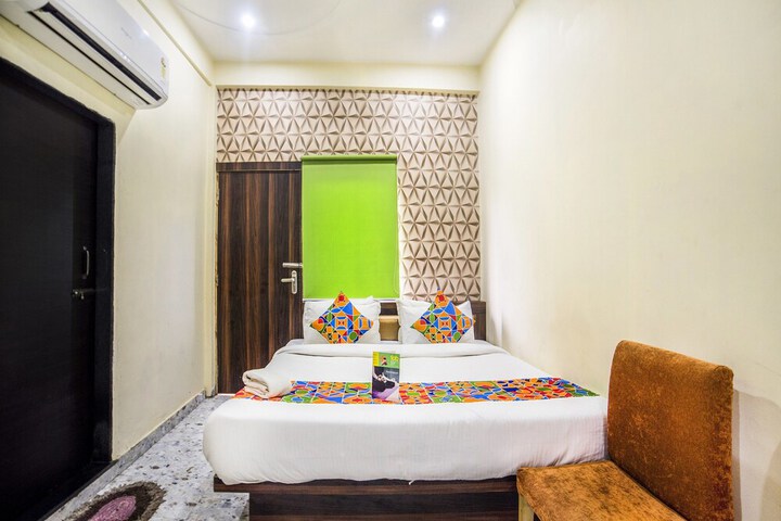 Room 6 of 28