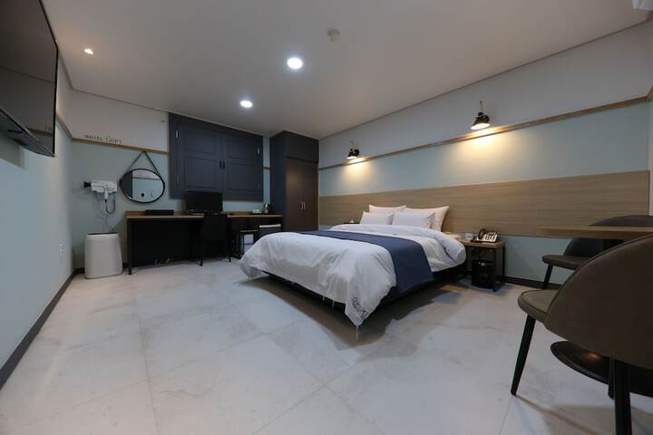 Room 15 of 100