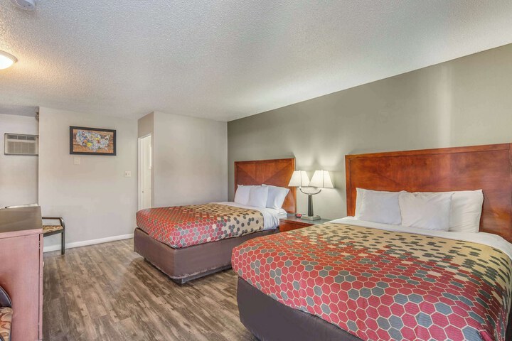 Room 10 of 27