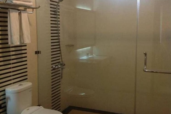Room 13 of 16