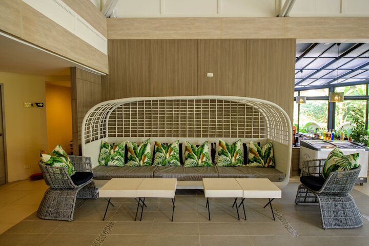 Entrance & Lobby