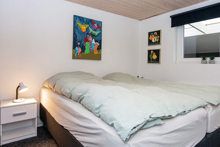 Room 2 of 27