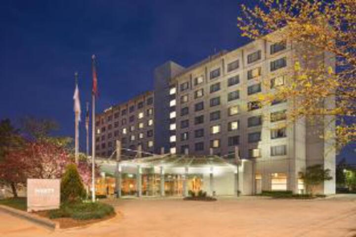 Exterior of Hyatt Rosemont