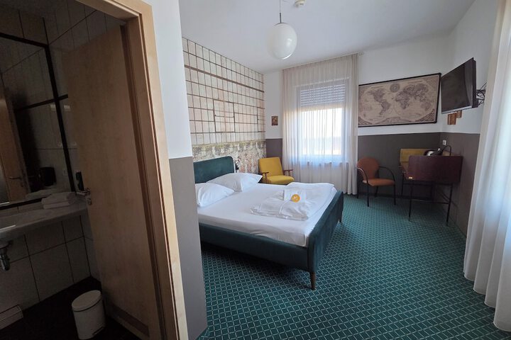 Room 5 of 20