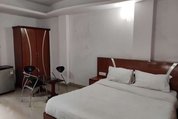 Room 9 of 13