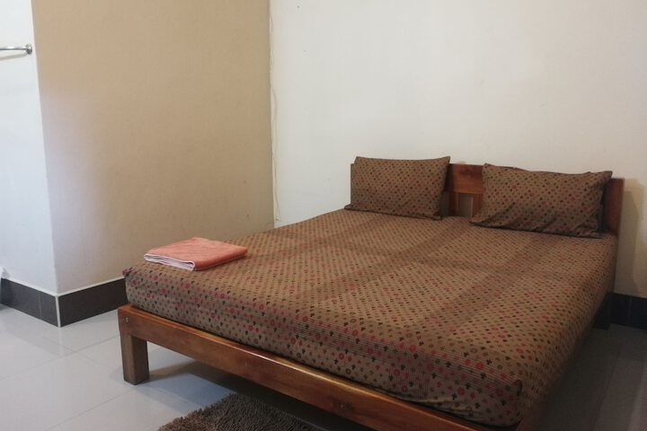 Room 4 of 32