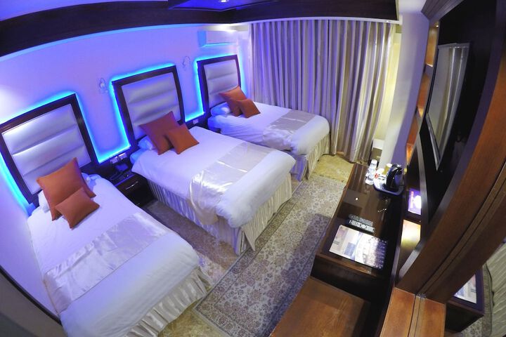 Room 9 of 43
