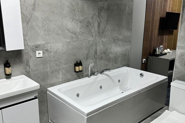 Room 4 of 30