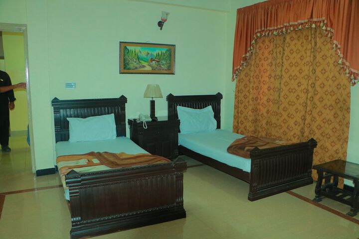 Room 5 of 14
