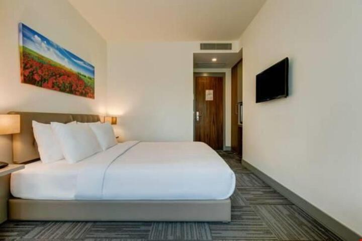 Room 36 of 76