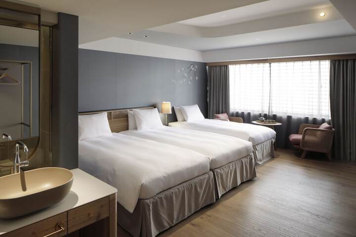 Room 14 of 135
