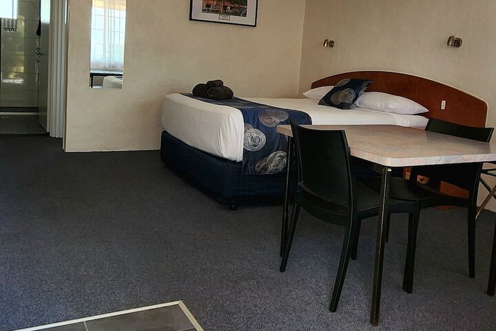 Room 3 of 38