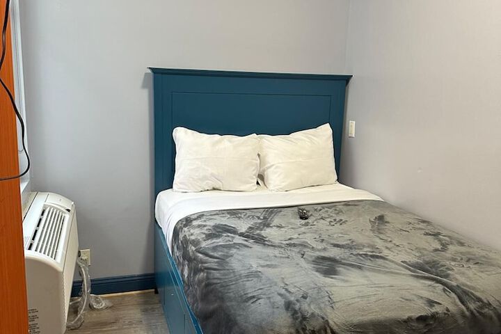 Standard Room, King or Two Doubles (4 of 5)