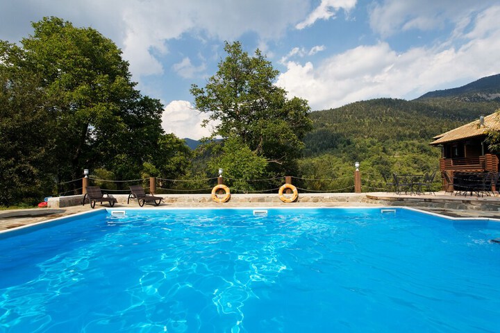 Pool 28 of 44