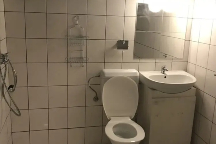 Room 7 of 11