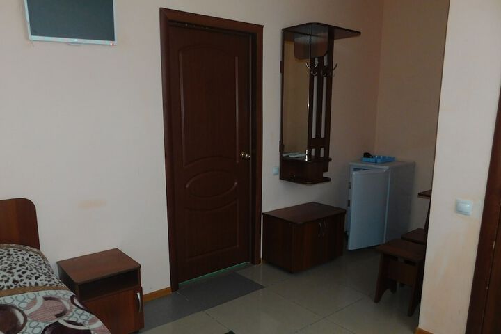 Room 5 of 12