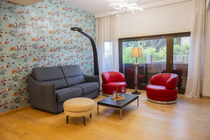 Room 12 of 20