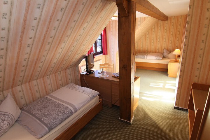 Room 9 of 43