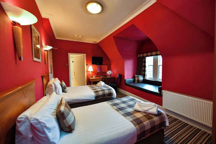 Room 14 of 37