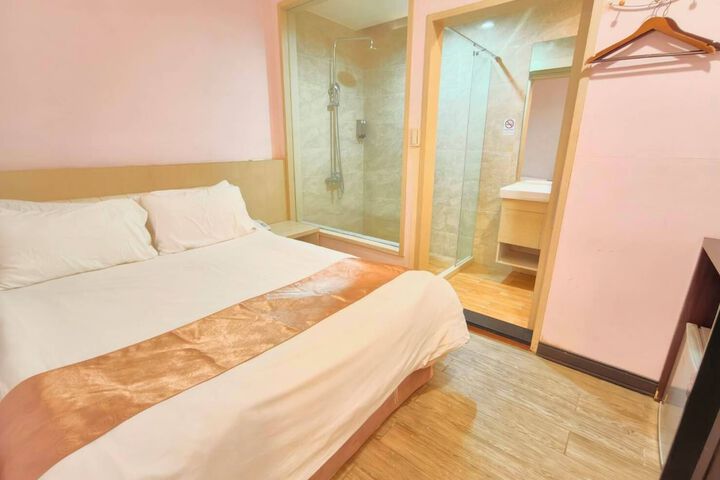 Room 43 of 60