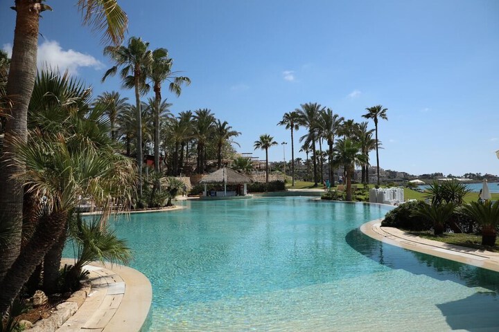 Pool 28 of 64
