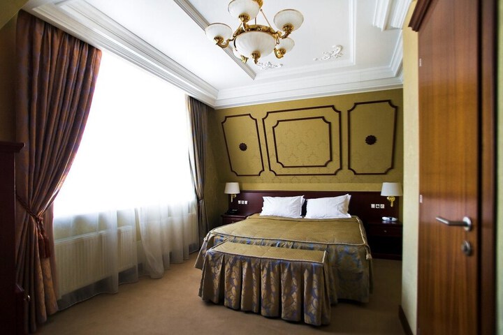 Room 15 of 48