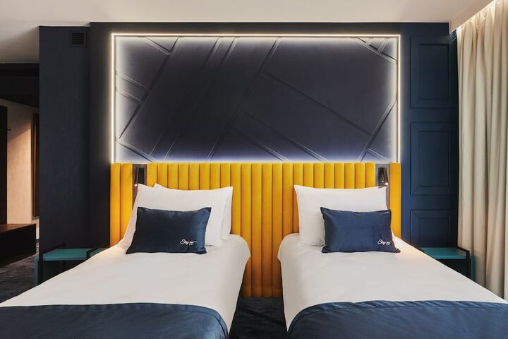 Room 12 of 61