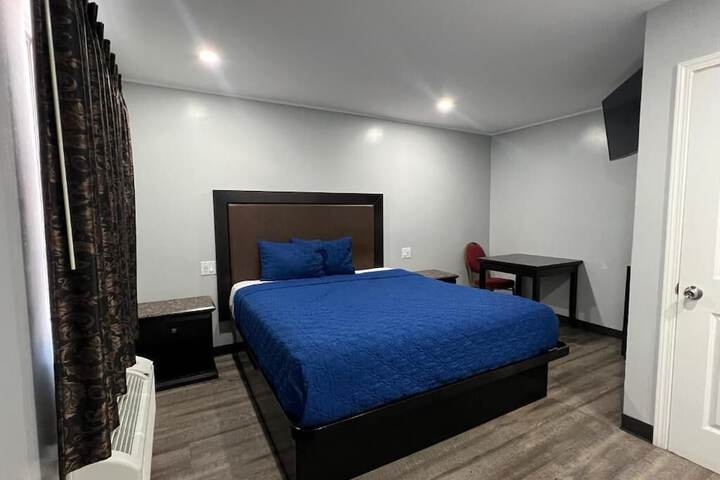Room 2 of 10
