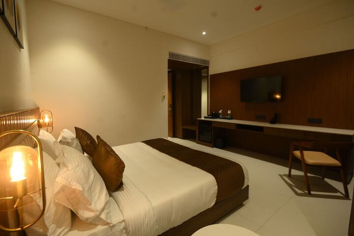 Room 6 of 25