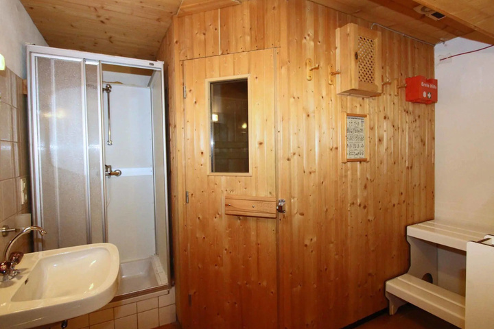 Room 6 of 21