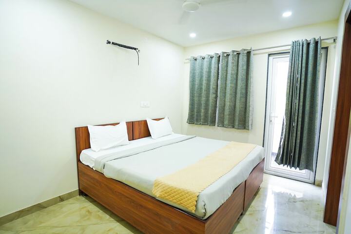 Room 53 of 77