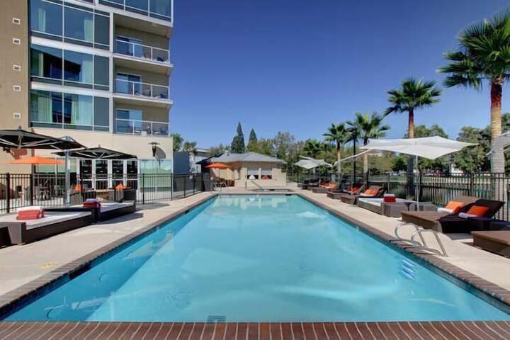 Exercise/lap pool