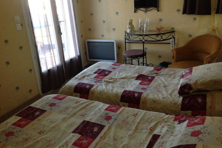 Room 2 of 8