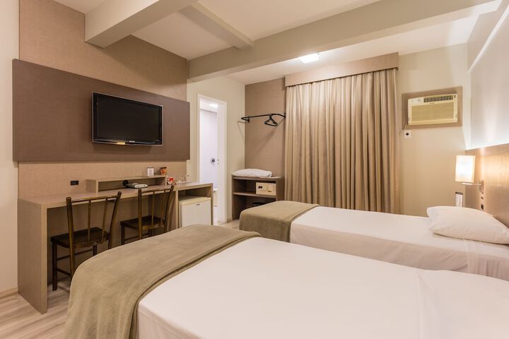 Room 8 of 25