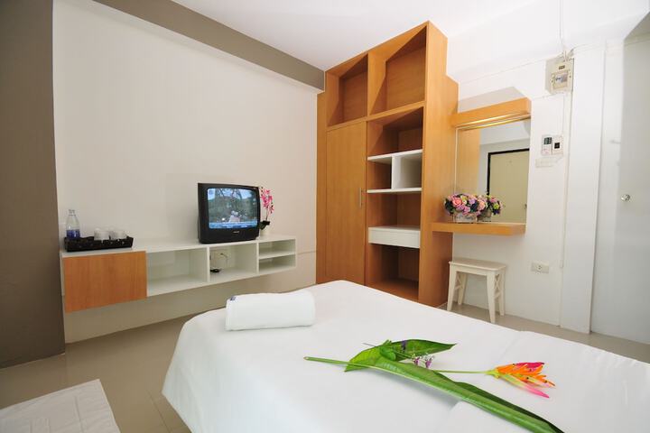 Room 13 of 40