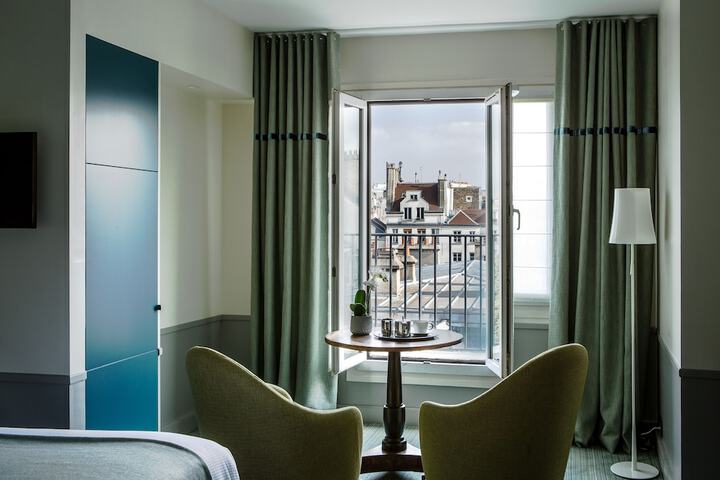 Room 27 of 40